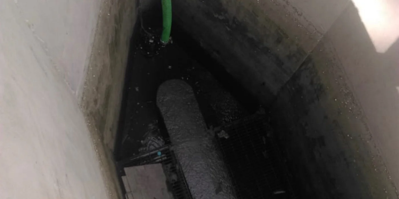 Extracción profunda en cárcamo con equipo especializado