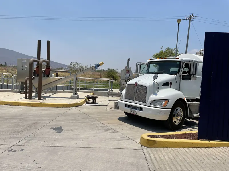 Unidad Acuatec dando servicio en planta de tratamiento de aguas residuales